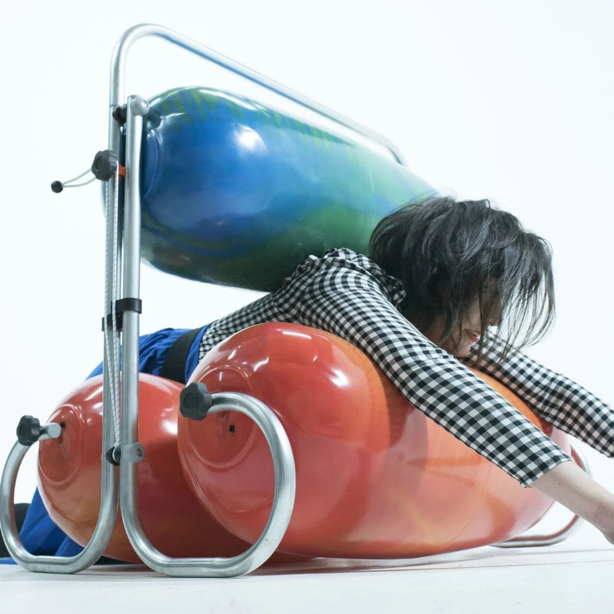 Person just starting to go through the sensory squeeze machine