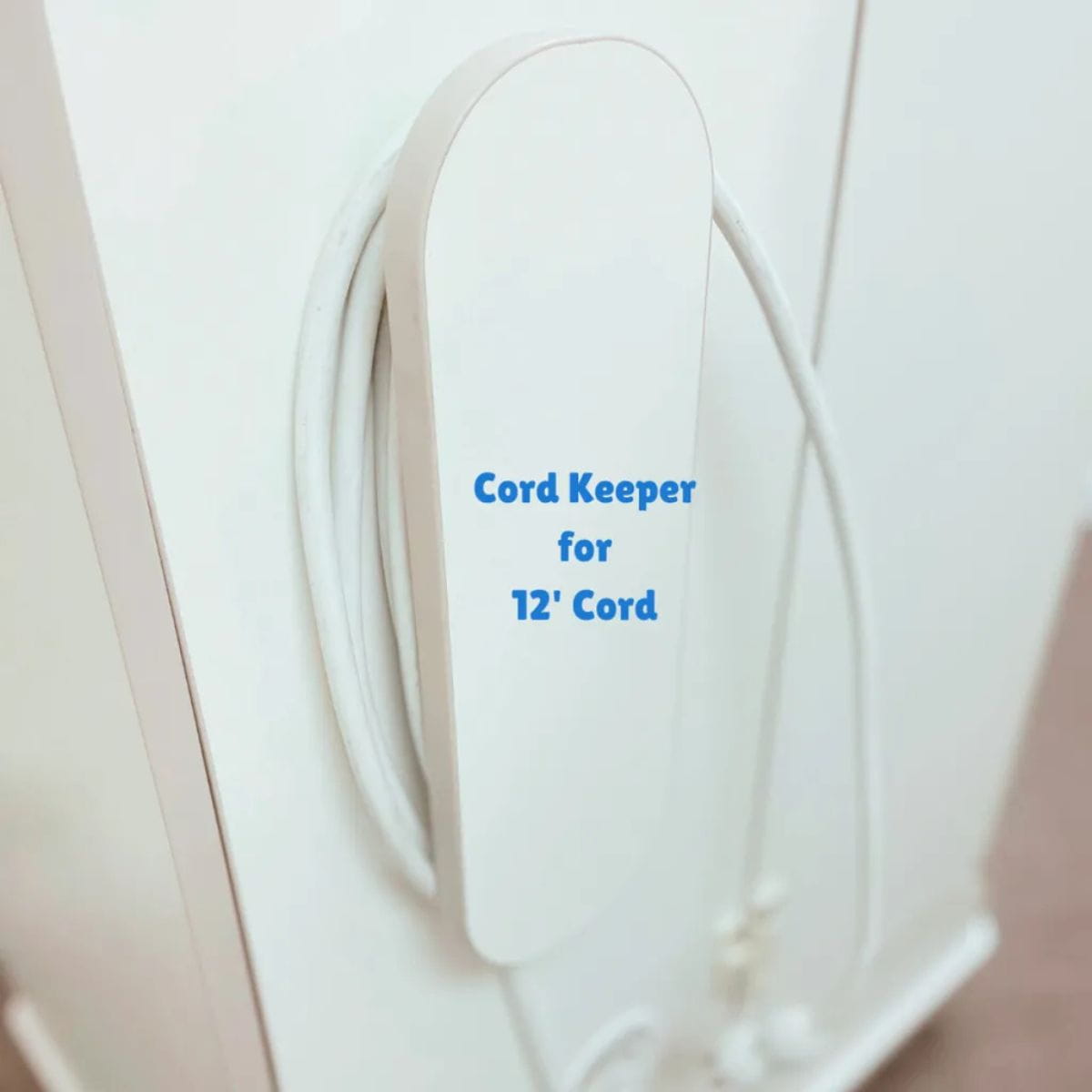 TFH Vecta Delight Mobile Sensory Station Cord Keeper Closeup